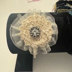 Elegant Cream Floral Hair Accessory